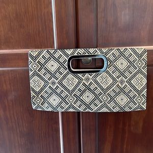 Tribal clutch magnetic close